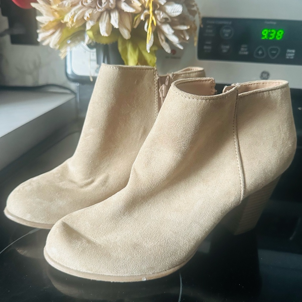 Elegant Tan Ankle Booties Old Navy Size 9